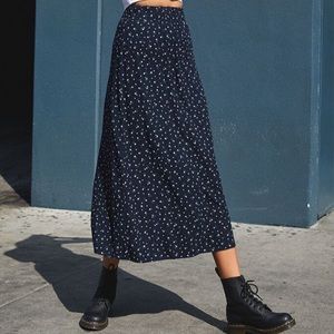 John galt navy floral skirt in size small